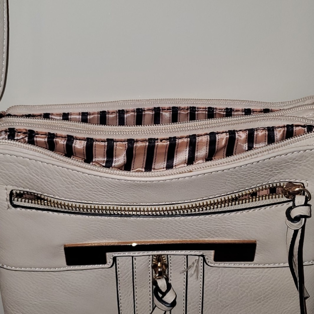 Purse - Picture 3 of 3